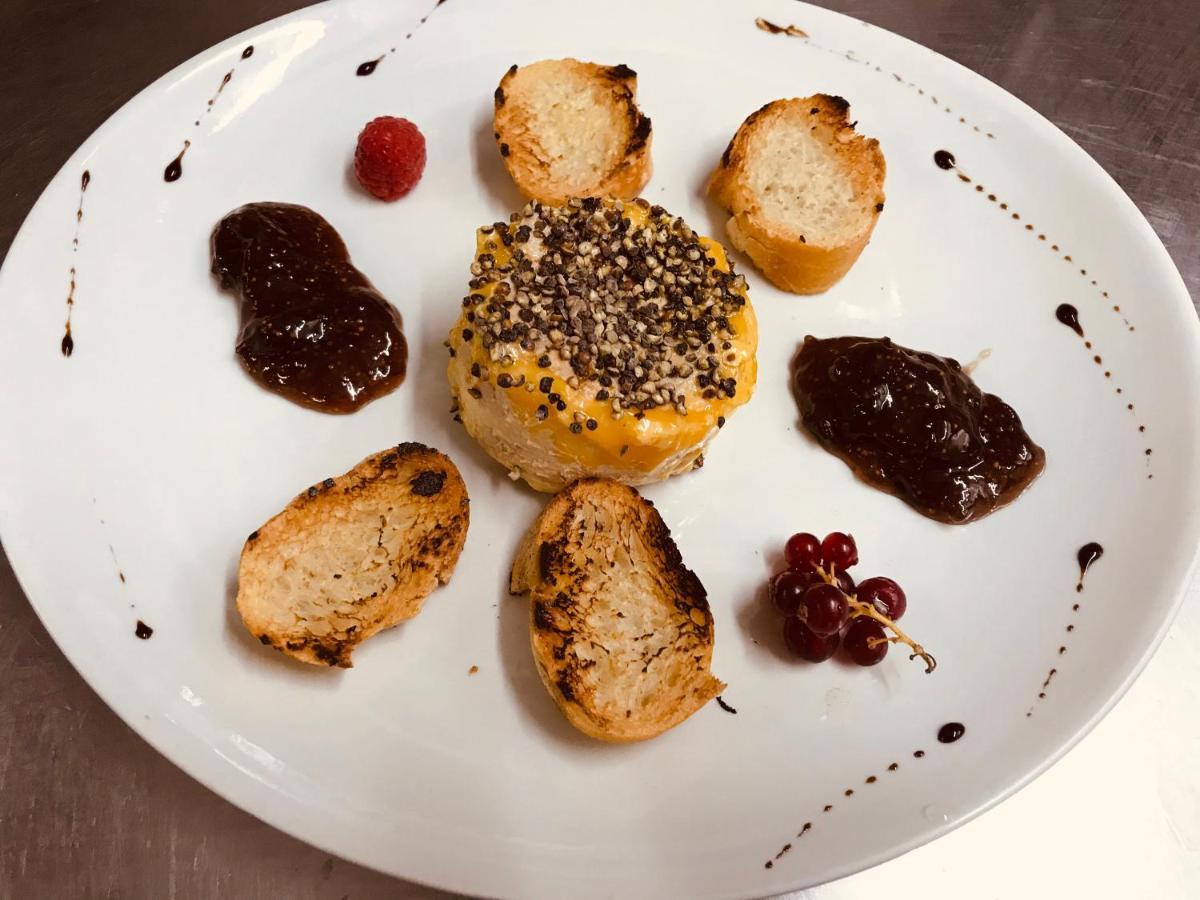 Hotel Restaurant L'Agapanthe Pont-de-Salars Kültér fotó