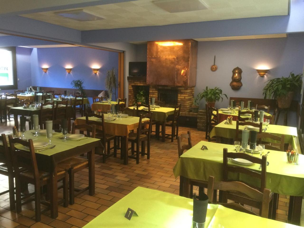 Hotel Restaurant L'Agapanthe Pont-de-Salars Kültér fotó