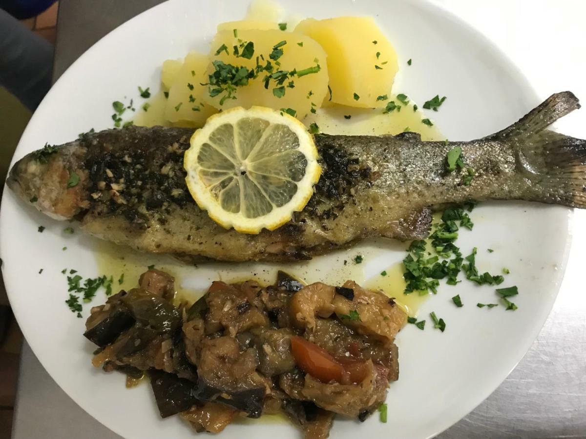 Hotel Restaurant L'Agapanthe Pont-de-Salars Kültér fotó